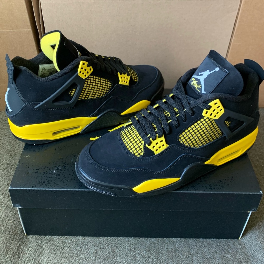 Jordan 4 Retro ‘Thunder’ (2023)